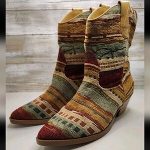 Wonderly Buckley Tapestry Western Boots  Womens SZ 10 Point Toe Ankle High aztec